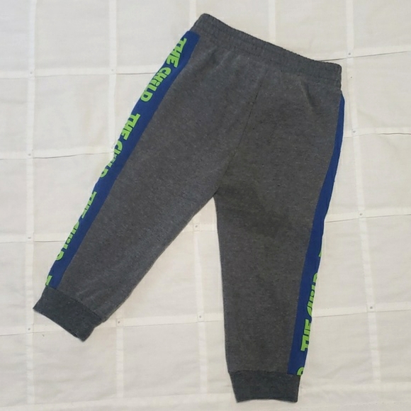 π STAR WARS- Baby Yoda Sweatshirt and Sweatpants Set - Size 2T - Picture 8 of 9